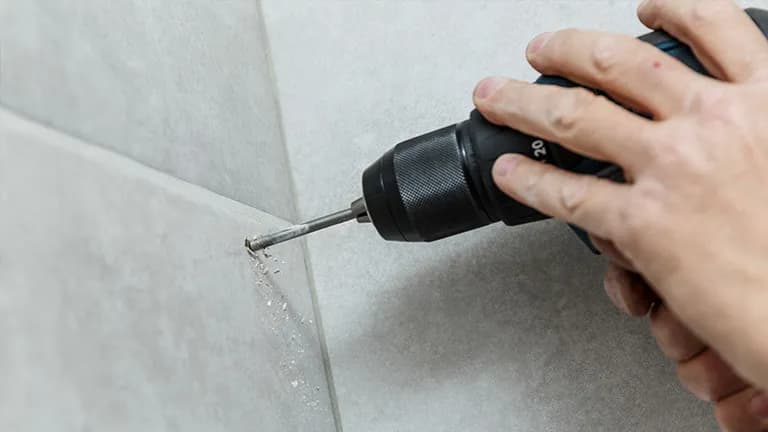 Jak wywiercić otwór w gresie bez uszkodzeń - najlepsze techniki i wiertła