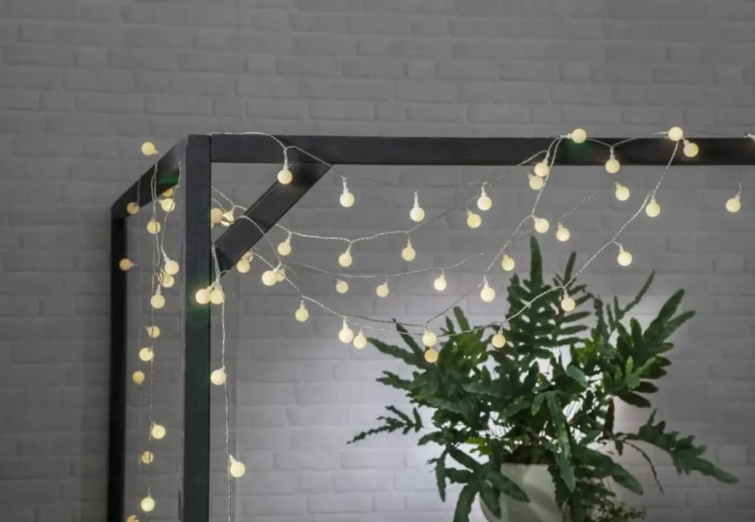 Jak zamontować lampki na balkonie bez ryzyka i z efektownym efektem