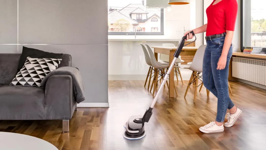 Jaki mop do gresu: najlepsze opcje, które ułatwią sprzątanie