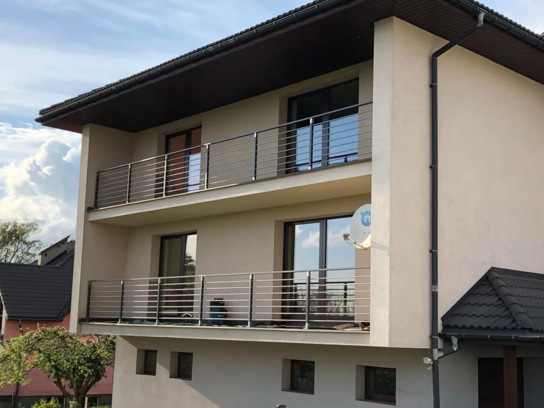 Jaka wysokość balustrady na balkonie? Sprawdź wymogi i bezpieczeństwo