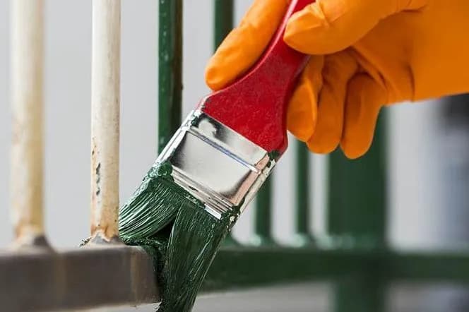 Czym pomalować balustradę metalową, aby uniknąć szybkiego rdzewienia?