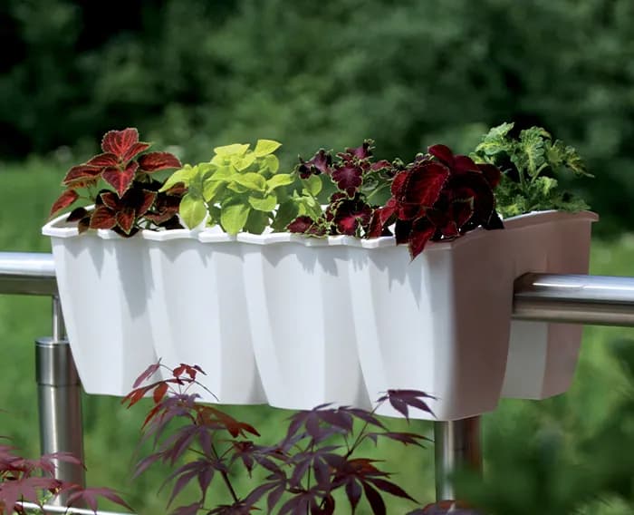 Jak zamontować doniczkę na balustradę bez błędów i trudności