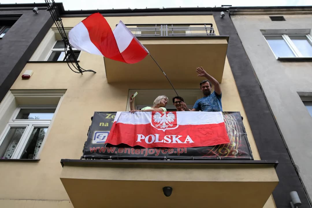 Jak powiesić flagę na balkonie - proste kroki, które musisz znać
