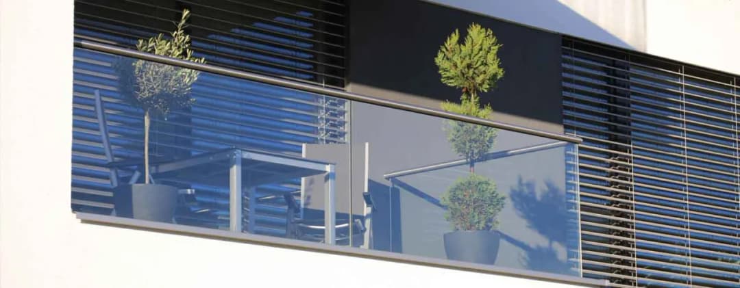 Jak myć szklane balustrady, aby uniknąć smug i zarysowań