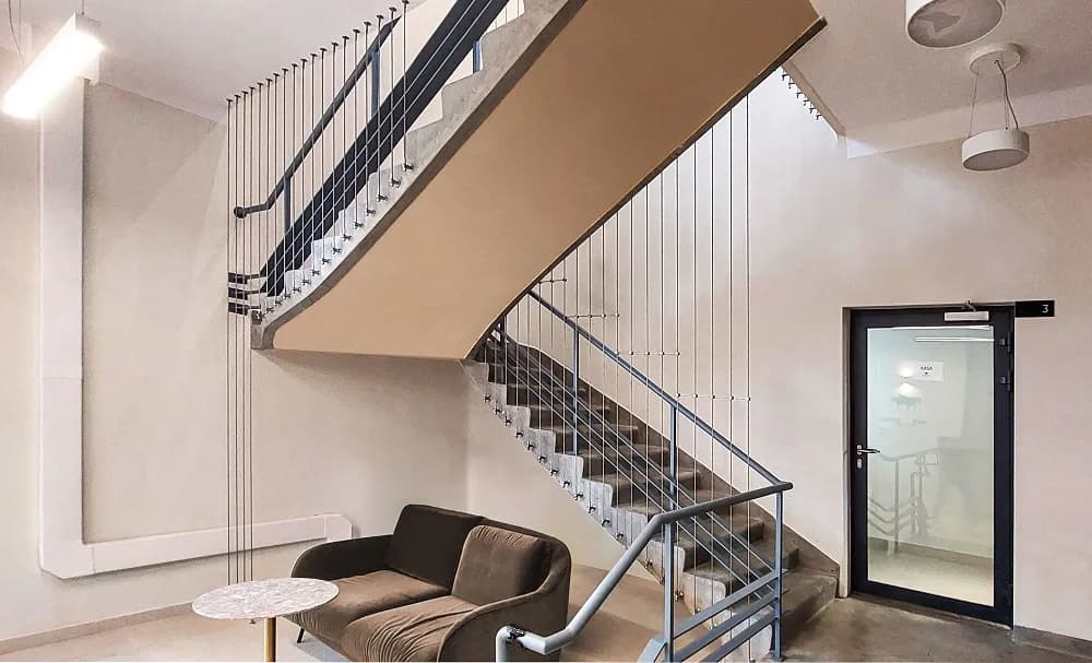 Co zamiast balustrady na schody? Nowoczesne i stylowe opcje dla Twojego wnętrza